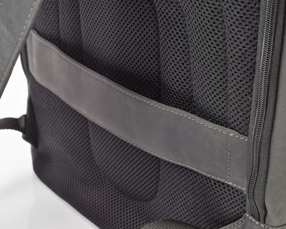 Menzo MB80 - Rucksack Büffelleder/schwarz für 15,6 Zoll Laptop